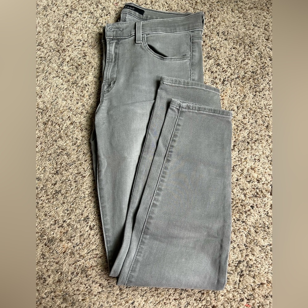 J Brand skinny jean, size 28, 26” inseam capri, 9” midrise, light grey/dusk haze
